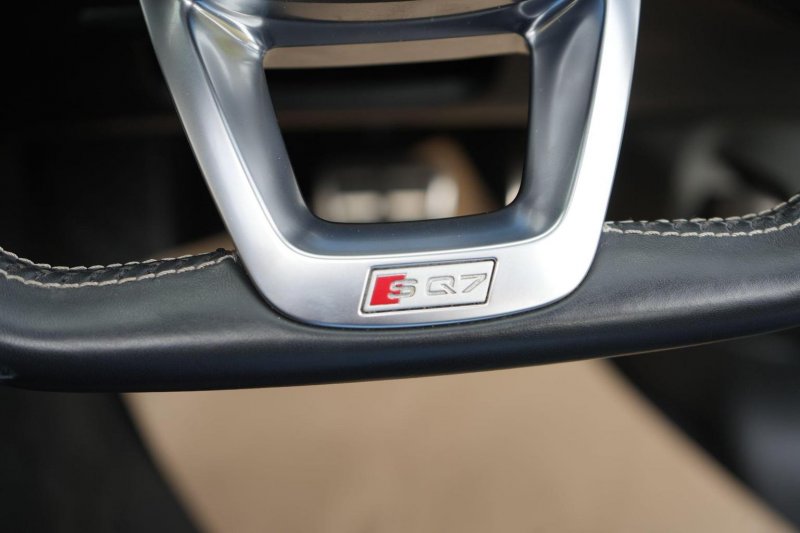 AUDI SQ7