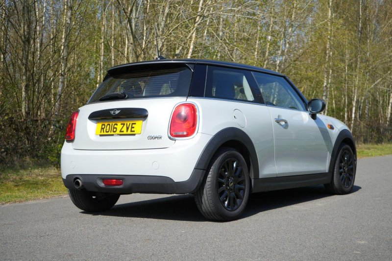 MINI HATCH