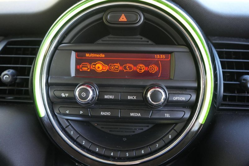 MINI HATCH
